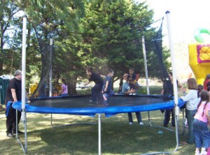 LEonardo  Recabarren  AStudillo Repuestos en Chile en Santiago |  arriendo  flipper  taca  tacas ping pong ranas videos arcades tarimas luces, FONO 5161429  AMPLIFICACI�N  ILUMINACI�N  DJ KARAOKES DATA SHOW LUCES ETC 